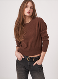 Fine knit round neck cashmere sweater