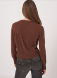 Fine knit round neck cashmere sweater