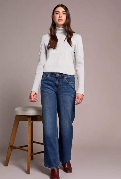 Sophia Curvy Hugging Wide Jeans