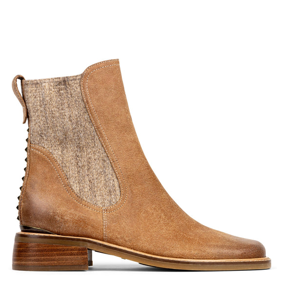 Chelsea Boot w/Studs